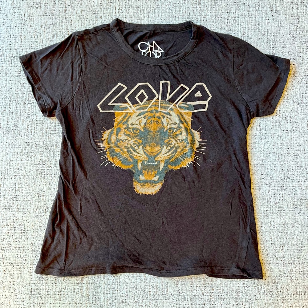 CHASER M medium t-shirt LOVE tiger EUC short sleeve top shirt